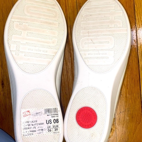 Beautiful Fitflop optic white leathersneaker/loafer. Size 7.5.NWT in Box. - Picture 6 of 7